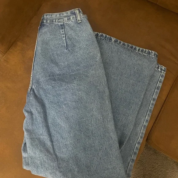 SHEIN Denim Jeans with Pocket Detail - Picture 3 of 3